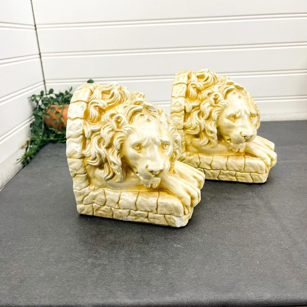 Vintage Pearl Chalkware Lion Bookends: Art Deco Shelf Decor